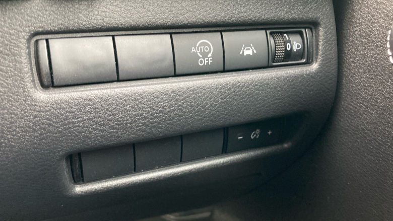 Nissan Qashqai 1.3 DiG-T MH N-Connecta 5dr Petrol Hatchback